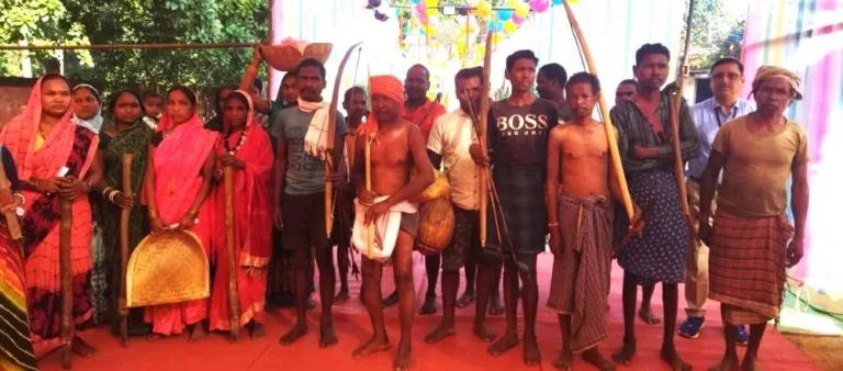 CG-Election-2023-First-the-polling-party-had-to-cross-the-river-then-had-to-walk-8-KM-on-foot-80-voting-took-place