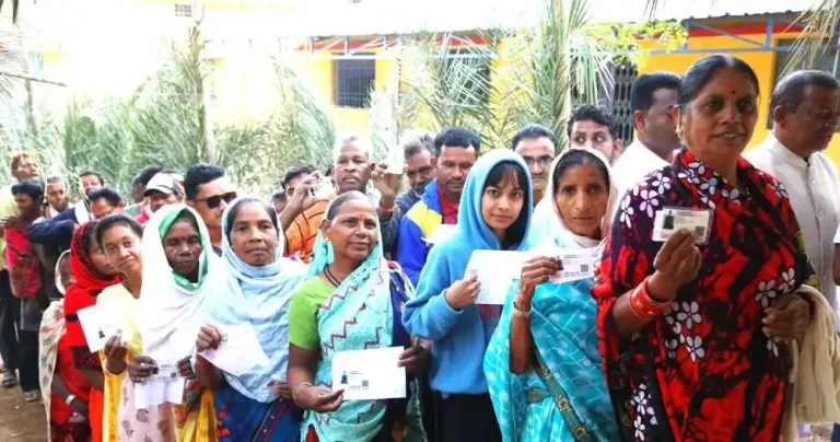 CG-Election-2023-Voters-are-welcomed-at-polling-stations-sisters-are-welcoming-them-by-applying-tilak-and-kumkum
