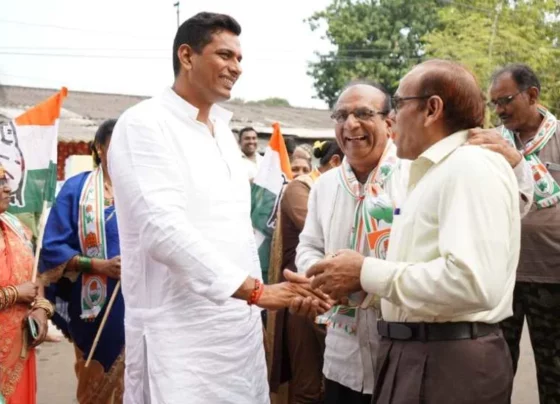 MLA Devendra Yadav's Vishwas Yatra reached Sector-2 and 6, BJP leaders join Congress