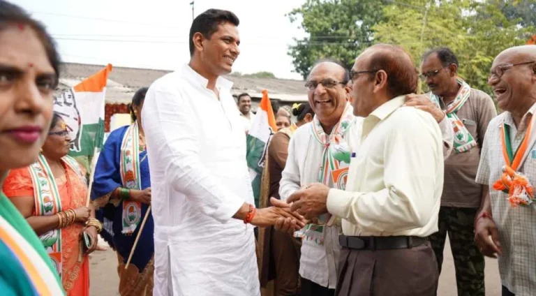 MLA-Devendra-Yadavs-Vishwas-Yatra-reached-Sector-2-and-6-BJP-leaders-join-Congress