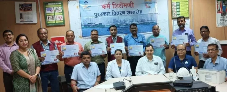 Officer-Pali-and-employees-of-Bhilai-Steel-Plant-received-Shiromani-Award