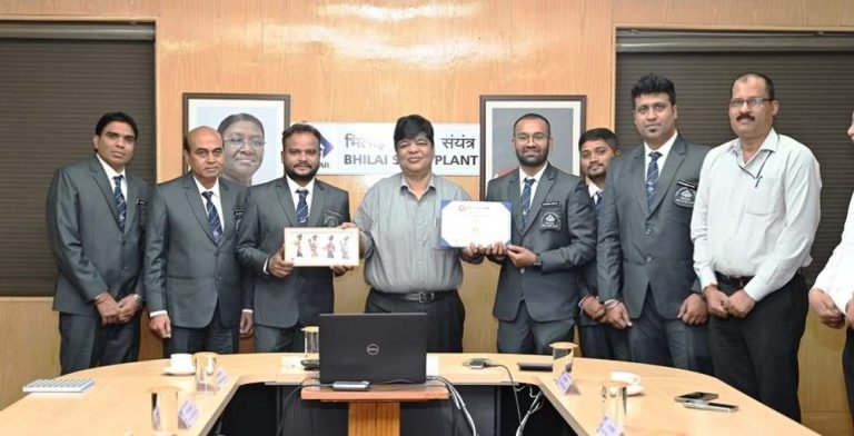 BSP-BRM-team-won-gold-award-in-Beijing-handed-over-to-director-in-charge