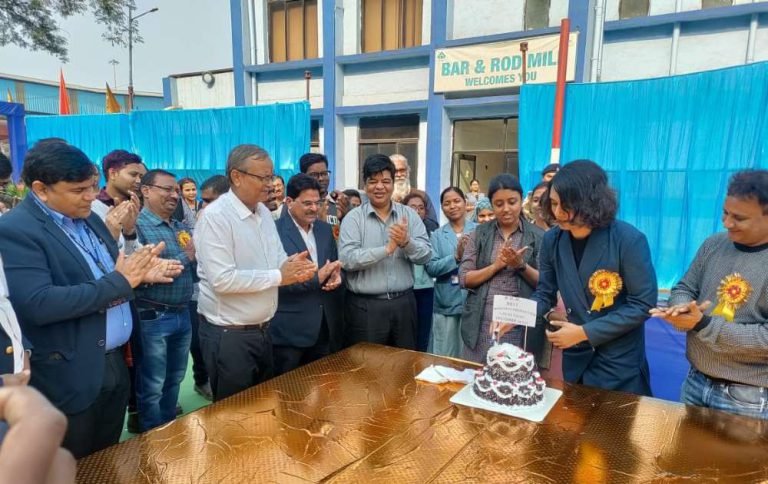 Bhilai-Steel-Plant-BRM-created-history-of-production-of-1-lakh-tonne-cake-cut-Gaurav-Bhoj