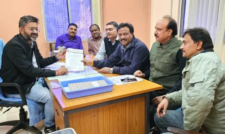 Bhilai-Steel-Plant-Parts-and-petrol-of-workers_-vehicles-parked-outside-the-gate-are-being-stolen