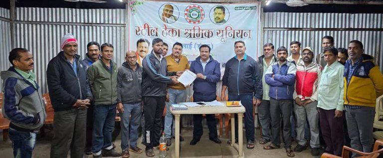 Bhilai-Steel-Plant-Townships-meter-reader-has-not-received-salary-for-4-months