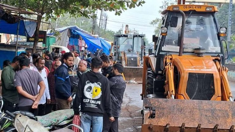 Big-Breaking-Bulldozer-started-before-formation-of-BJP-government-in-Chhattisgarh-big-action-in-Raipur