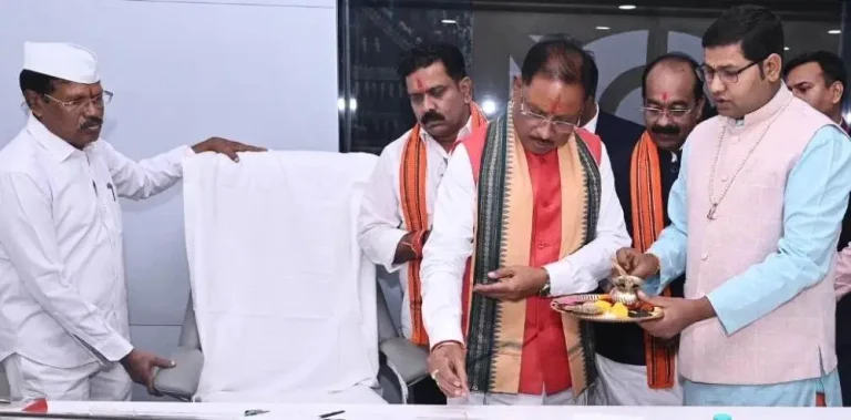 Chhattisgarh-Chief-Minister-Vishnu-Dev-Sai-meter-started-functioning-along-with-worship-in-Mantralay