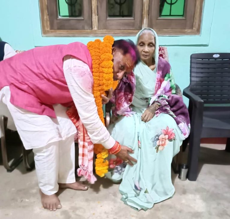 Hearing-the-news-of-her-son-becoming-the-Chief-Minister-the-mother-was-happy-and-said-Got-the-good-fortune-to-serve-Chhattisgarh-Mahtari-read-the-journey-from-Panch-to-CM