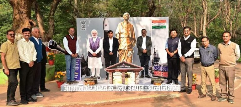 Maitribagh-First-selfie-with-atmanirbhar-bharat-then-see-the-lions