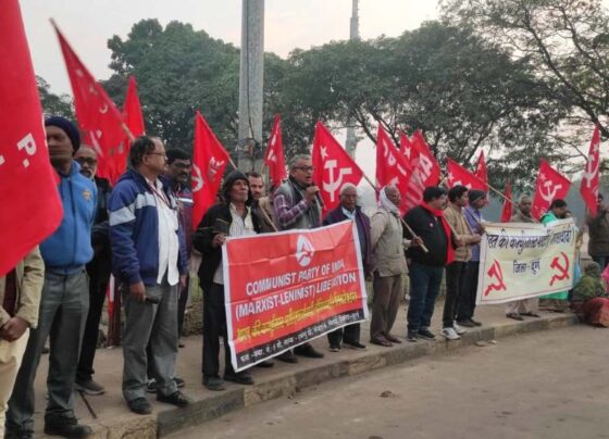 Protest in Bhilai against suspension of 146 MPs, slogans raised against Modi government