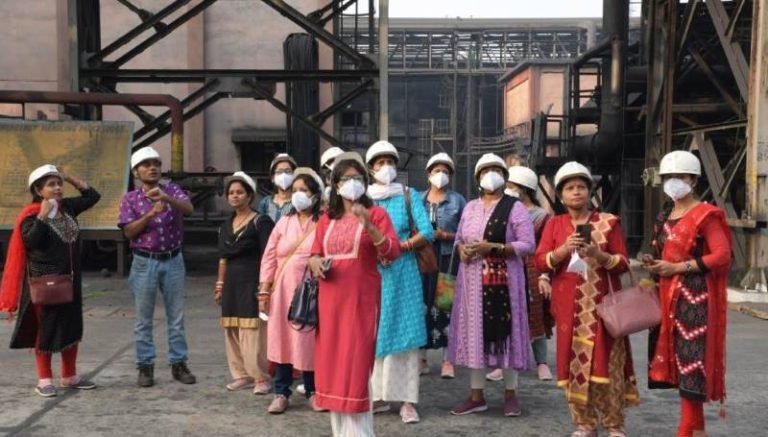 Rourkela-Steel-Plant-Employees-wives-reached-the-plant-saw-the-production-closely