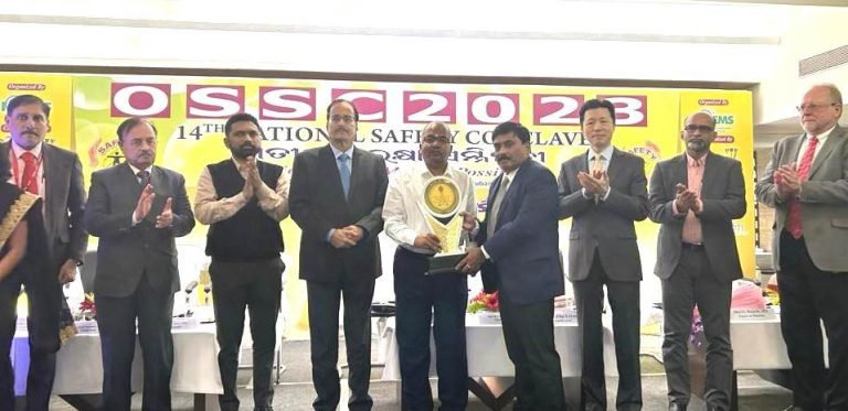 SAIL-RSP-BSL-DIC-Atanu-Bhowmik-receives-Kalinga-Business-Excellence-Award