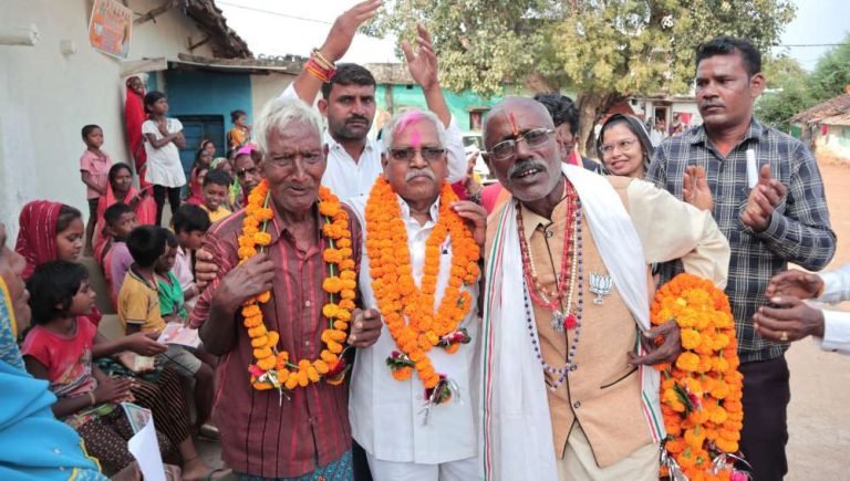 Welcome-tour-and-felicitation-ceremony-of-Ahiwara-MLA-Doman-Lal-at-12-places-read-1