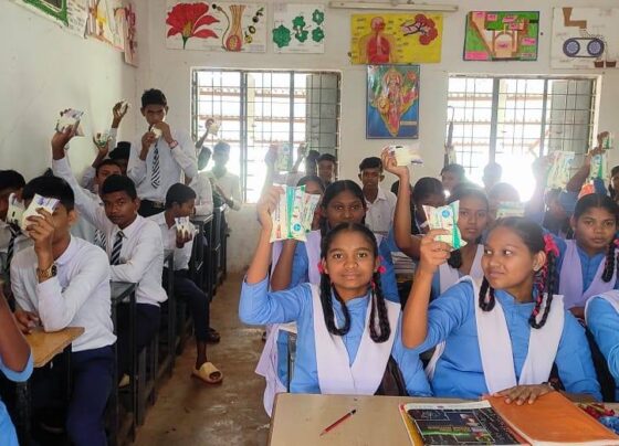 BSP is giving milk to 3410 children of 78 tribal schools of SAIL mines