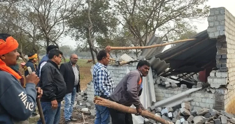 Bhilai-Steel-Plant-gave-land-to-the-forest-department-for-plantation_-brokers-started-selling-it_-BS