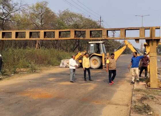 Bhilai Township: Truck drivers broke 5 barriers, BSP got it repaired, now heavy vehicles will not move