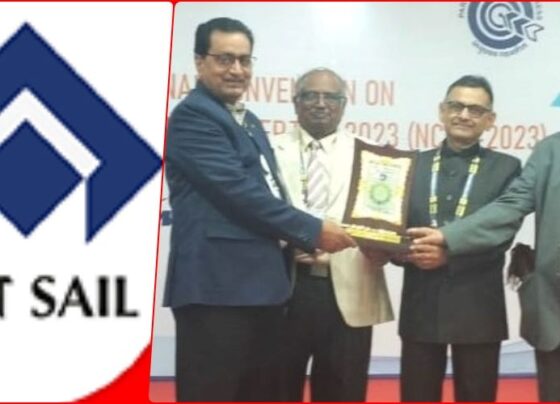 Bhilai's former CGM GP Singh received QCFI's Best Director Award in the Mahakumbh of Quality