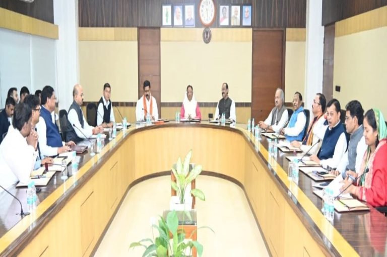 Big-decision-of-Chhattisgarh-Council-of-Ministers-Government-will-provide-Ayodhya-and-Kashi-darshan-to-people-above-55-years-of-age