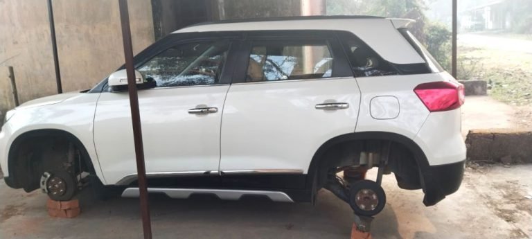 Bokaro-Steel-Plant-Thieves-took-away-all-four-wheels-of-employees-car
