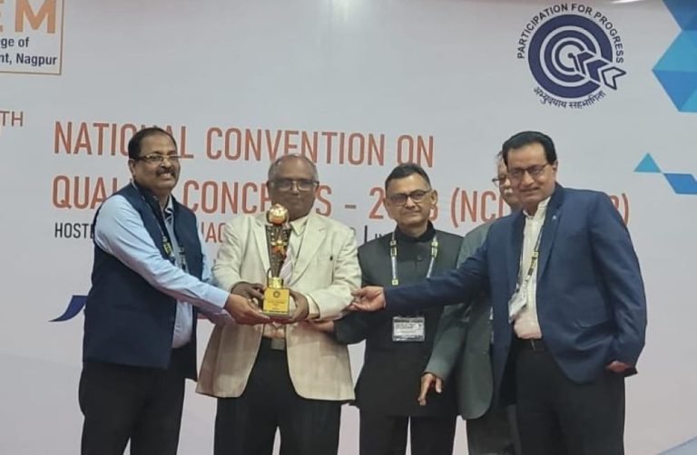 Former-CGM-of-Bhilai-Steel-Plant-GP-Singh-Senior-Manager-Satyawan-Nayak-received-awards-Bhubaneswar-Chapter-got-the-best-QCFI-award