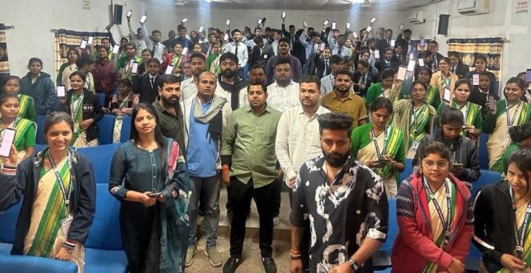 Manish-Pandey-reached-the-doorstep-of-colleges-for-PM-Modis-campaign-1