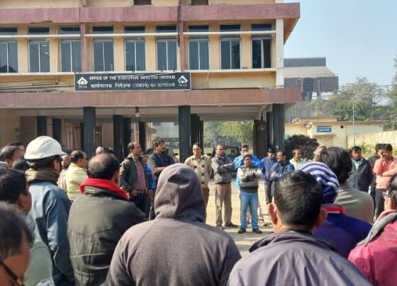Uproar at ED Works office of Durgapur Steel Plant before SAIL strike