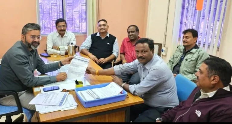 Bhilai-Steel-Plant-Dependents-of-HSCL-and-FSNL-workers-who-lost-their-lives-in-the-accident-also-got