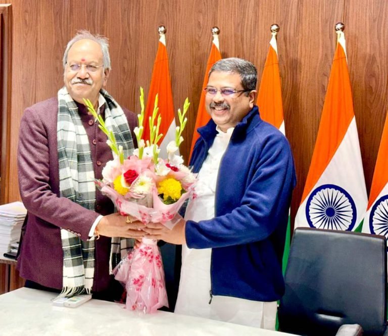 Demand-from-Union-Minister-to-open-Navodaya-and-Kendriya-Vidyalaya-in-all-the-districts-of-Chhattisgarh