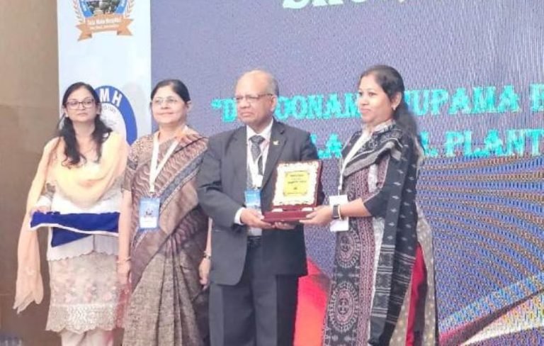 Doctors-of-Rourkela-Ispat-General-Hospital-did-wonders-won-award-in-Tata-Hospital-Jamshedpur