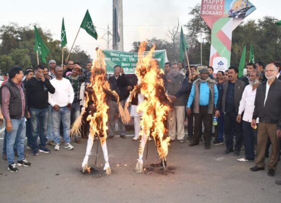 Effigy of SAIL Management-NJCS set on fire in Bokaro Steel Plant