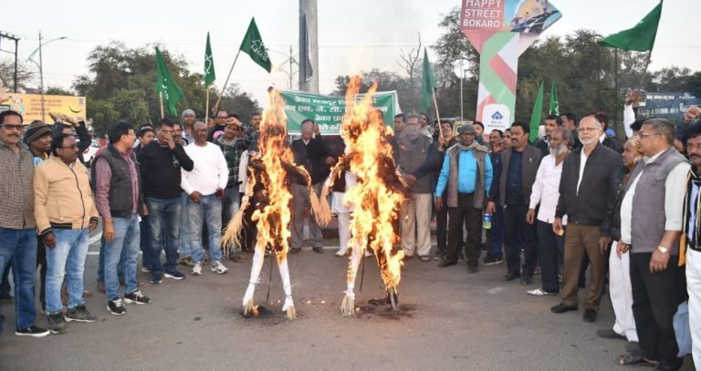 Effigy-of-SAIL-Management-NJCS-set-on-fire-in-Bokaro-Steel-Plant