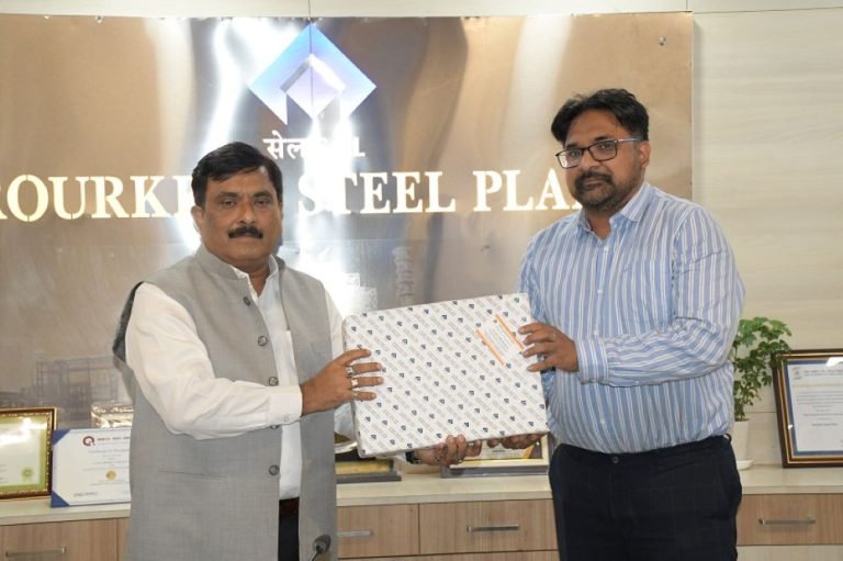 SAIL-RSP-AGM-Sampad-Mishra-becomes-national-champion-of-business-quiz-Udaan-2023