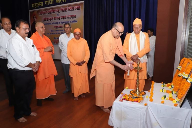 Speaker-of-Ramakrishna-Mission-gave-success-mantra-to-BSP-officers