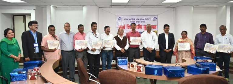 These-employees-of-Bhilai-Steel-Plant-received-Karma-Shiromani-Award