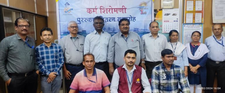 These-officers-and-employees-of-Bhilai-Steel-Plant-received-this-special-award