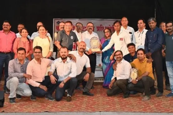 Bhilai-Steel-Plant-Artists-received-awards-in-Multilingual-Drama-Competition