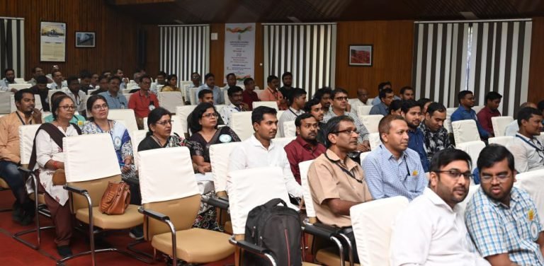 Bhilai-Steel-Plant-Officers-and-employees-won-prizes-in-question-box-and-picture-poetry-competition