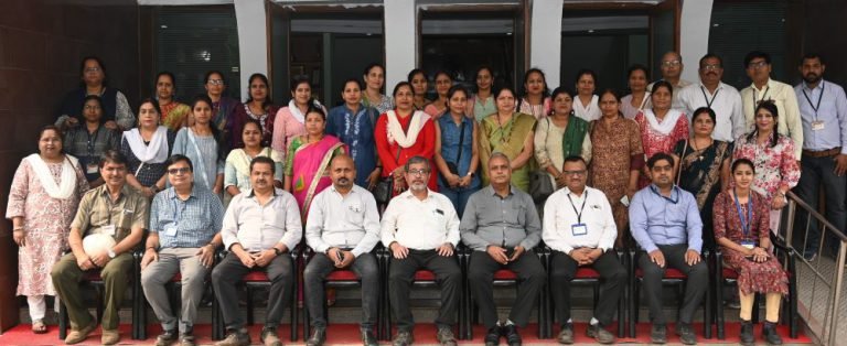 Bhilai-Steel-Plant-Wives-of-Rail-and-Structural-Mill-employees-visited-the-plant