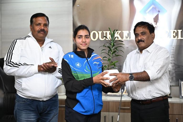 International-cyclist-star-Swasti-Singh-honored-by-DIC-of-Rourkela-Steel-Plant