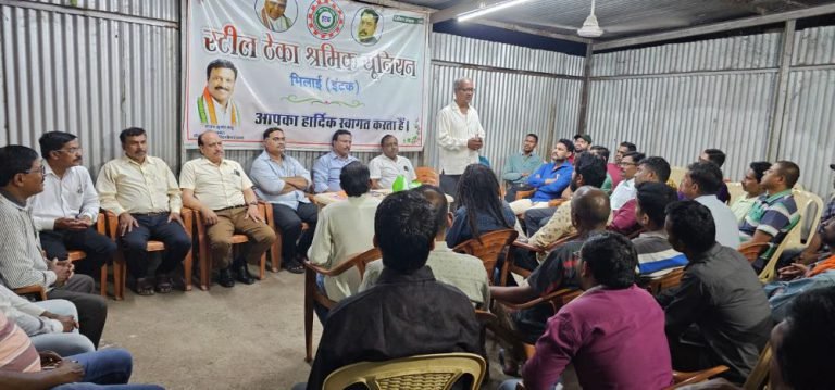 Major-preparation-of-Bhilai-Steel-Plant-workers-before-the-executive-meeting-of-Chhattisgarh-State-INTUC