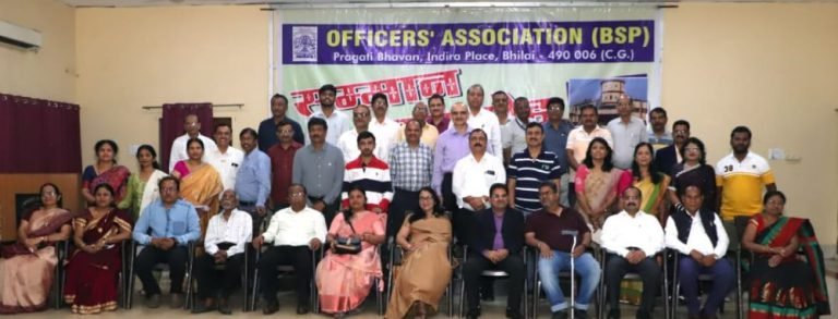 Officers-Association-gave-a-special-farewell-to-retired-BSP-officers-from-CGM-to-Manager