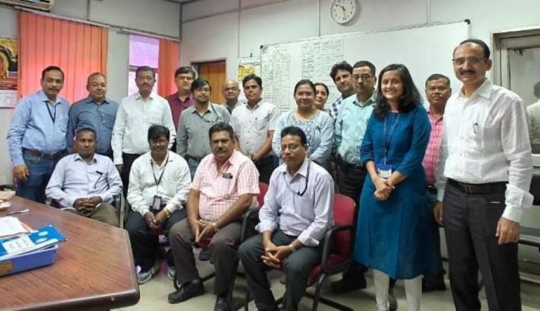 Officers-and-employees-of-Refractory-Engineering-Department-of-SAIL-BSP-received-Shiromani-Award