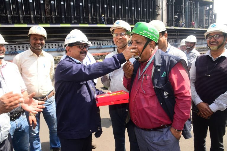 Production-target-of-5-departments-of-Bokaro-Steel-Plant-crossed-100-celebrated-with-laddus