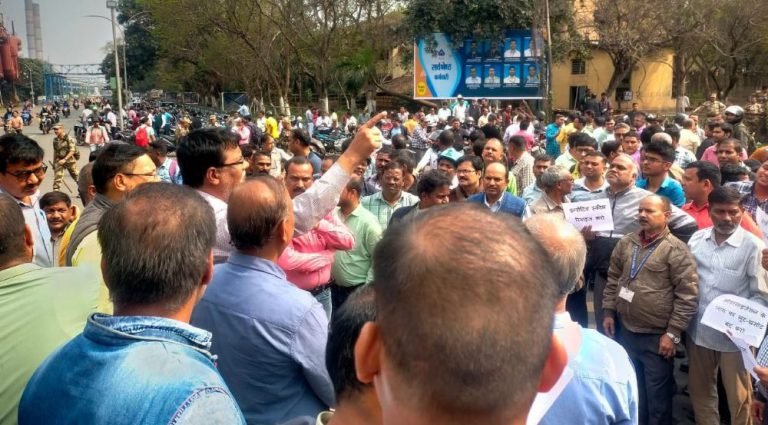 Protest-of-SAIL-Bokaro-Steel-Plant-employees-against-RFID
