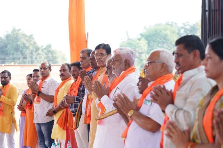 Ram-Navami-2024-Flag-bearers-honored-by-Prem-Prakash-Pandey-more-than-1100-flag-bearers-will-be-seen-in-shobhayatra