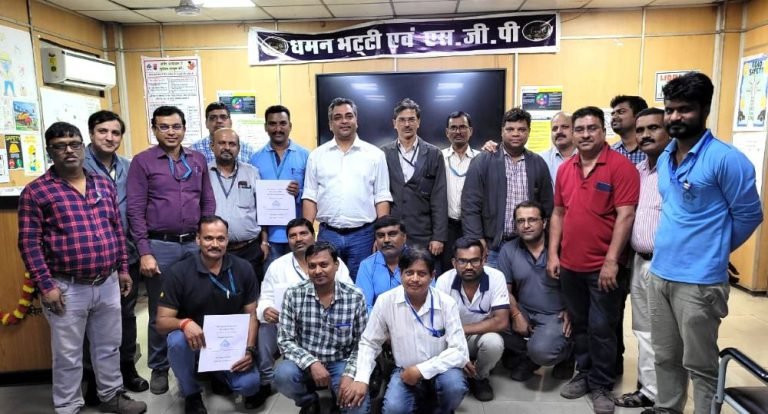 Bhilai-Steel-Plant-management-happy-with-71-employees-and-officers-gave-rewards-read-names