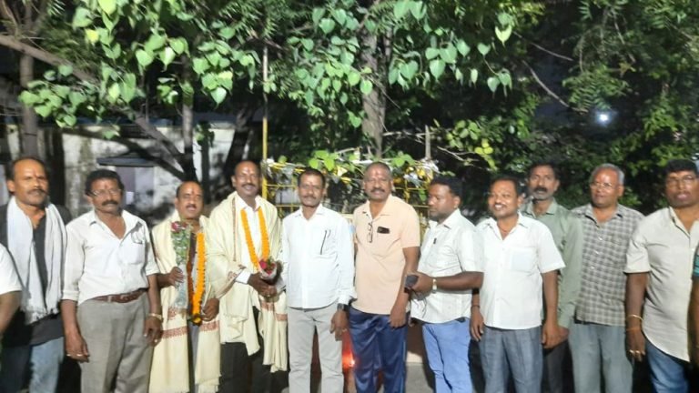 South-Indian-society-welcomed-the-representative-of-MLA-Rikesh-Sen