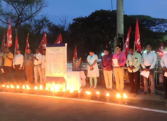 Tribute to the martyrs of Jallianwala Bagh by lighting a torch in Bhilai, reading the Preamble of the Constitution