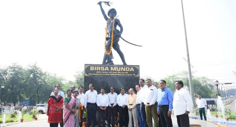 Utkal-Day-2024-DIC-of-Rourkela-Steel-Plant-pays-tribute-to-great-men