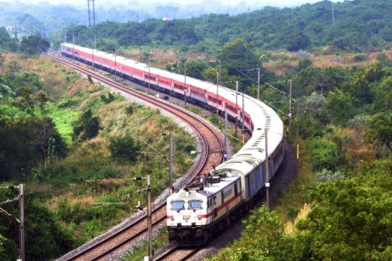 Work will be done on the third railway line between Vijayawada-Godhra Junction, these trains of Andhra Pradesh, Maharashtra, UP, MP-CG cancelled, route of 8 changed
